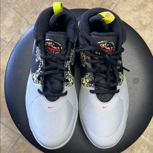 BOYS NIKE TEAMHUSTLE!